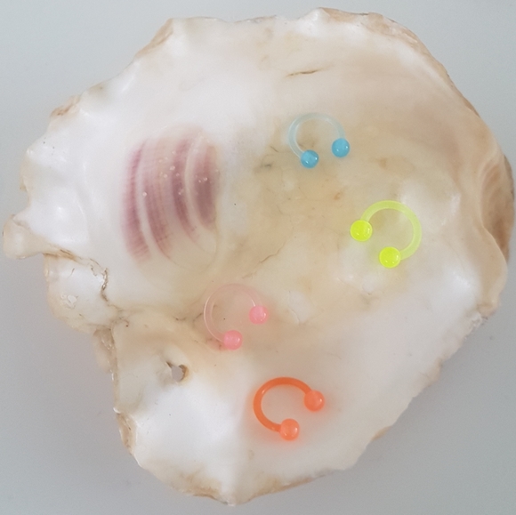 👃🏻 Glow in the Dark Septum Piercings - Picture 3 of 7